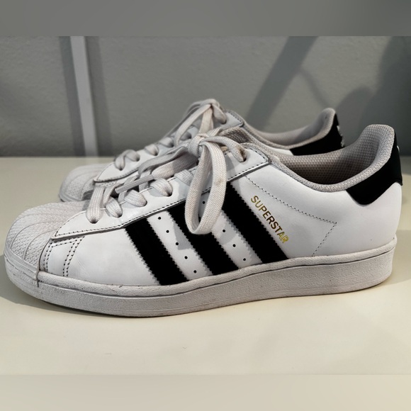 ⭐️Women's Adidas Superstar size 8.5⭐️ - Picture 5 of 12